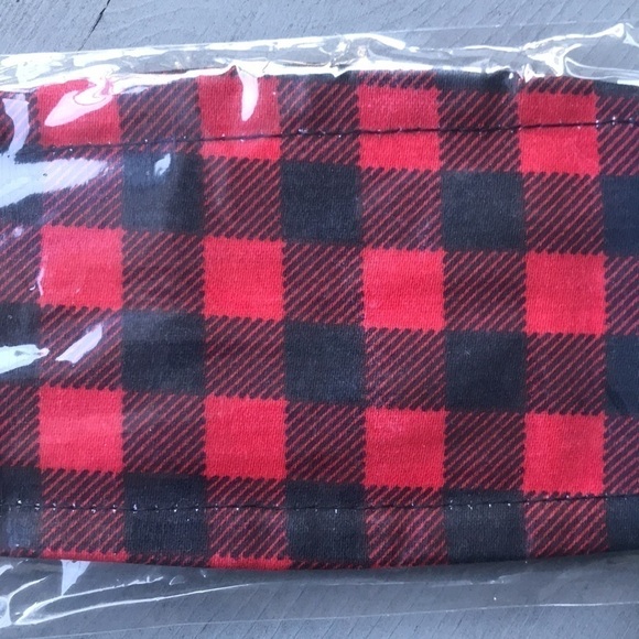 Lot of 4 Christmas Shoppe Holiday Print Cloth Face Masks Adjustable - Picture 5 of 13